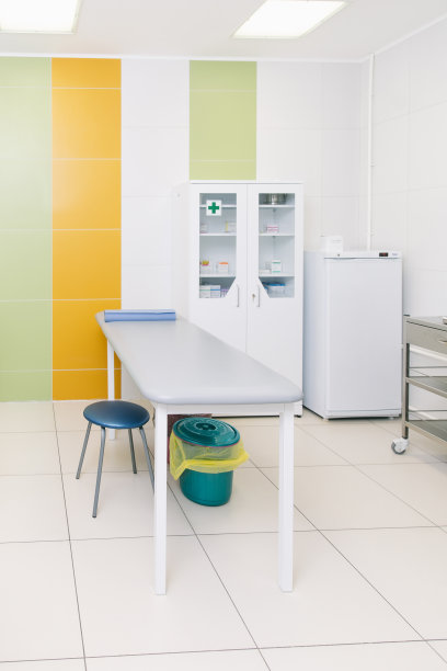 医院诊断的房间。现代医疗设备、预防医学和保健理念。现代医院实验室。治疗的房间。理疗。医生办公室内部图片下载