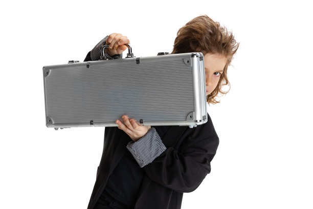 奇迹的袋子。小男孩的肖像，时尚的理发师的形象的孩子，理发师孤立在白色的工作室背景。职业观念，现代专家，童年图片下载