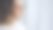 在2019冠状病毒病(COVID-19)封锁期间，一名妇女在家中透过窗户观看。图片下载