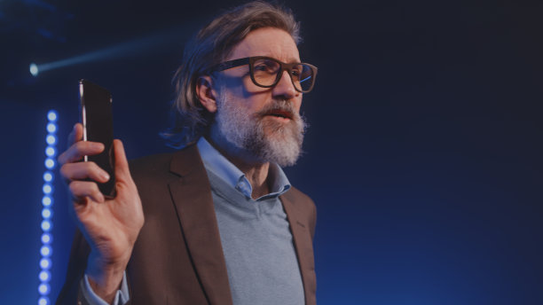 用现代的小玩意主持发布会图片下载