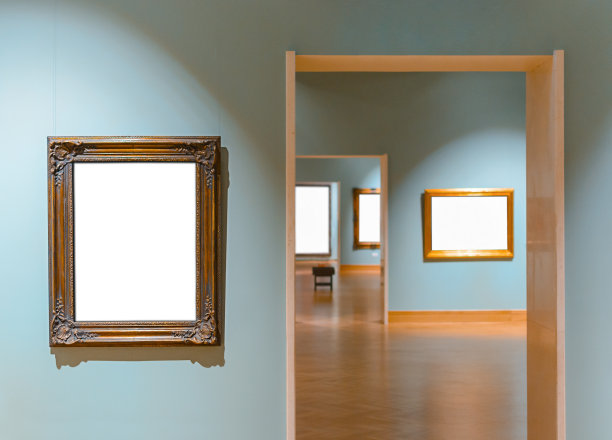 画廊里的黑色和金色的老式豪华古董画框图片下载