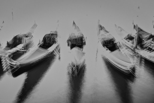 早上在威尼斯的贡多拉。图片下载