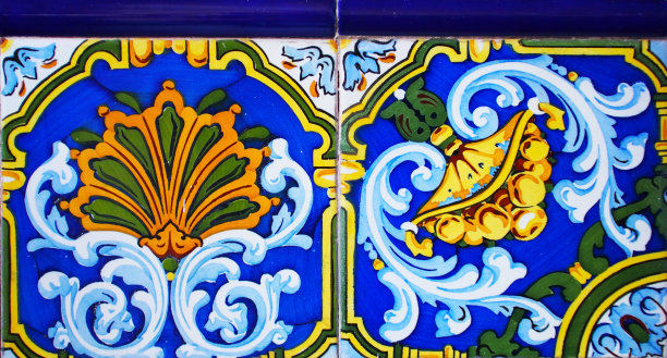 老房子立面传统瓷砖的细节。装饰瓷砖。瓦伦西亚传统瓷砖。花卉装饰。图片下载