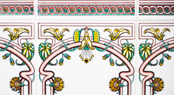 老房子立面传统瓷砖的细节。装饰瓷砖。瓦伦西亚传统瓷砖。花卉装饰。图片下载