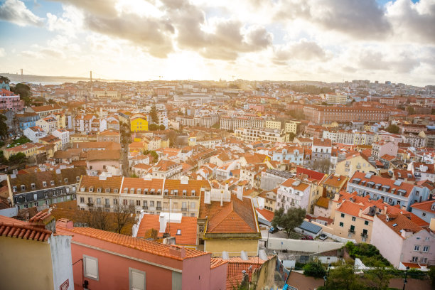 葡萄牙里斯本，阳光明媚的夏日图片下载