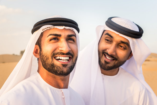 沙漠中的阿拉伯人图片下载