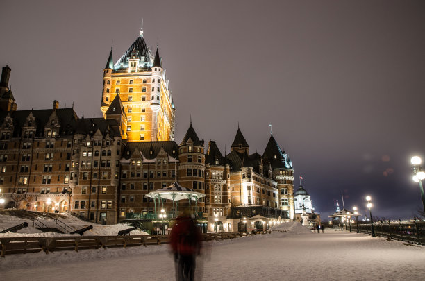 Frontenac酒庄的冬夜图片下载