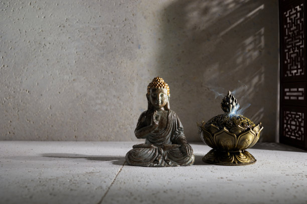 燃烧芳香的熏香。为求佛而烧香。禅宗的背景图片下载