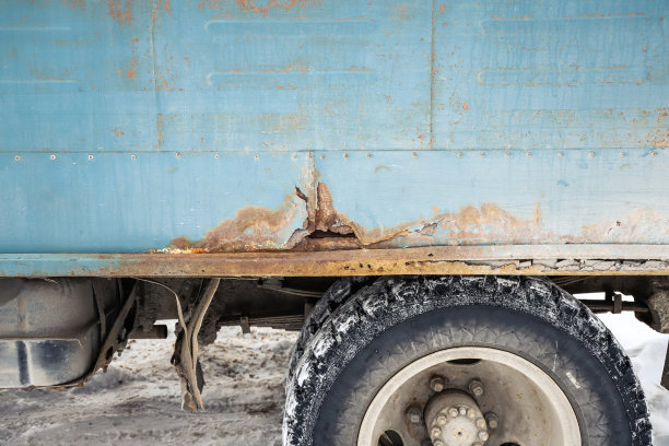 老式卡车生锈的车身特写图片下载