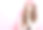 生活方式，美丽和人的概念:美丽的女孩，卷曲的完美发型，戴着粉色的贝雷帽，白色的背景图片下载