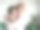生活方式和人的观念:快乐的老母亲拥抱成年的女儿一起欢笑，兴奋的老夫人拥抱年轻的女人图片下载