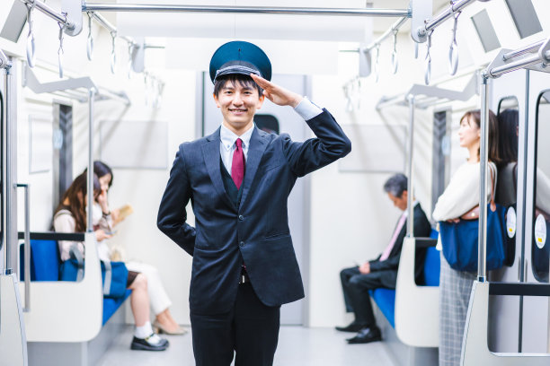 列车长在火车上工作图片下载