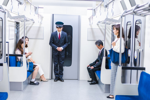 列车长在火车上工作图片下载