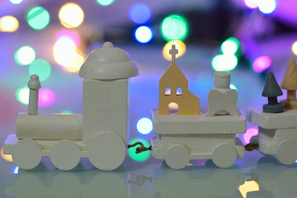 圣诞装饰白色木制玩具火车图片下载