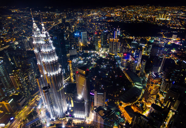 吉隆坡夜晚的天际线图片下载