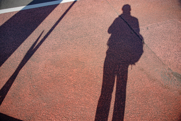 人的影子在路上图片下载