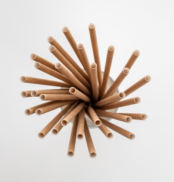 有机一次性纸吸管，可持续性概念图片下载