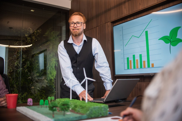 商人们在谈论可再生能源图片下载