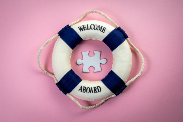 欢迎加入。中间有一块白色拼图的微型救生圈图片下载