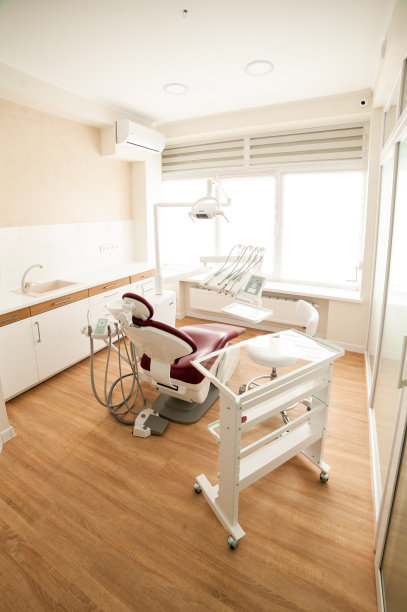 牙科诊所的现代化设备，只为你健康的微笑图片下载