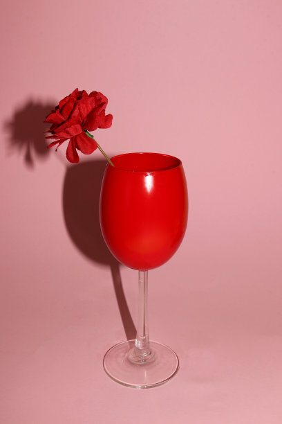 一朵花的红色玻璃图片下载