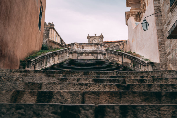 杜布罗夫尼克耶稣会教堂的楼梯图片下载
