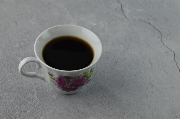 一杯灰色背景的咖啡图片下载