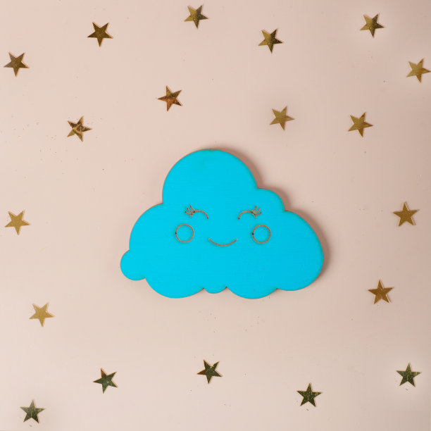 木云和米色背景上的星星图片下载