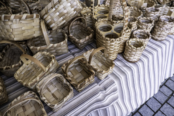 手工制作的柳条篮子图片下载