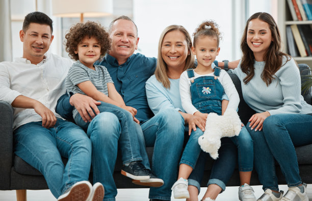 一家人在一起的照片图片下载