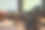 电话诈骗和夜间盗窃犯罪黑客的电话。男子戴着黑色手套，手机背景是黑色的图片下载