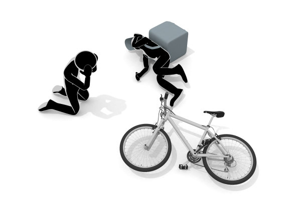 生产过程中发生交通事故。一辆卡车和一辆摩托车相撞。骑自行车撞人。在一次交通事故中受伤。图片下载