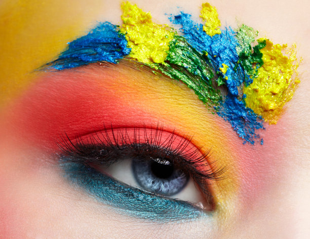 近距离微距镜头的少女眼睛与不寻常的艺术化妆。图片下载