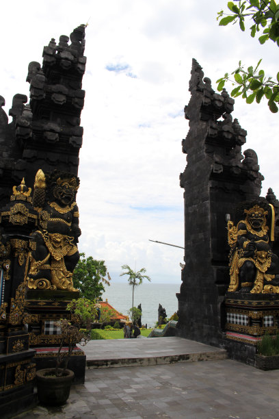 塔纳罗寺空门，无游客。2022年1月。图片下载