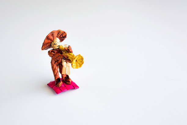 白色背景上的墨西哥流浪乐队玩具人物图片下载