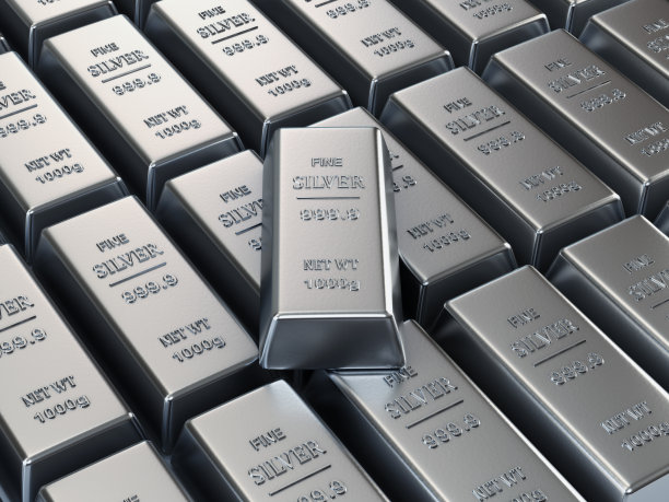 一堆银条。图片下载