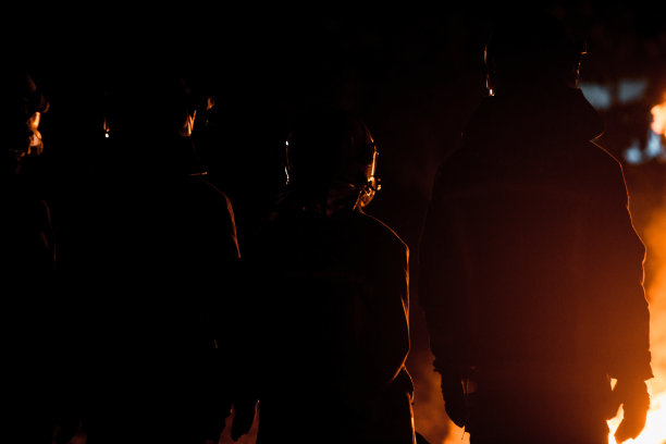 消防员介入灭火图片下载