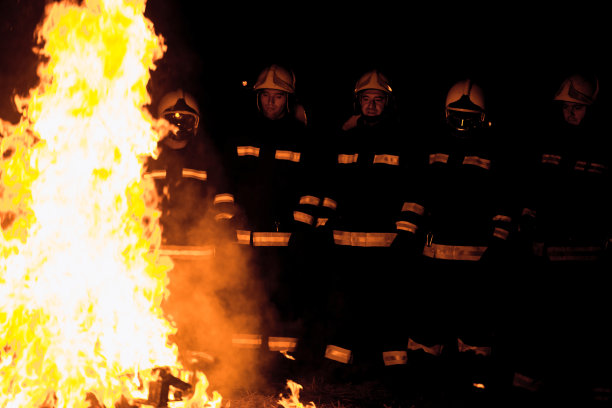 消防队在紧急现场图片下载