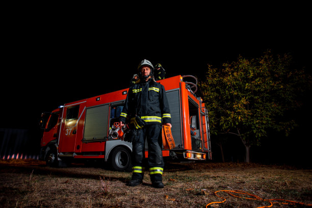 消防队在紧急现场图片下载