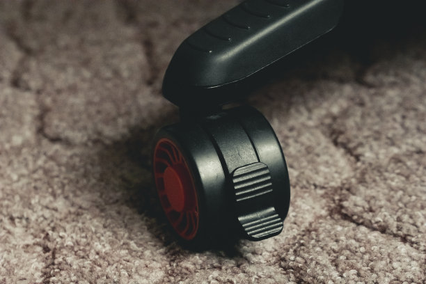 办公室椅轮特写图片下载