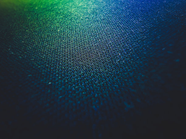 一种带有彩虹光泽的黑色织物。图片下载