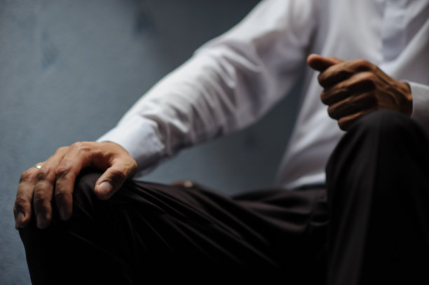 一个男人的手的特写图片图片下载