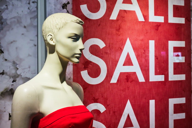 铭文拍卖的背景是橱窗里的女性人体模型图片下载