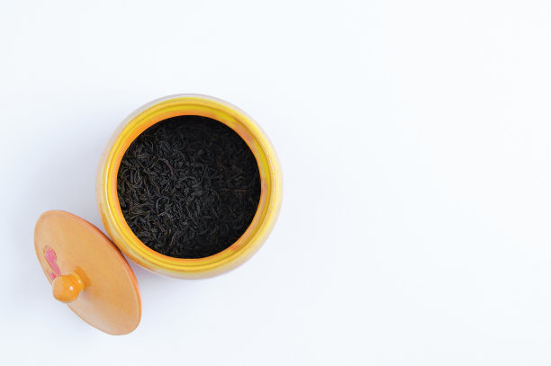 散装红茶，黄色陶瓷壶，白色底色。图片下载