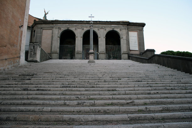 罗马台阶通向教堂图片下载