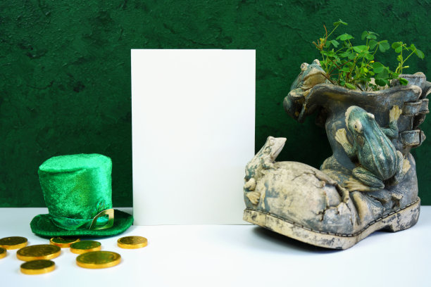 圣帕特里克节白色贺卡快乐图片下载