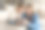 幸福的多代同堂家庭在家里使用数码平板电脑。图片下载