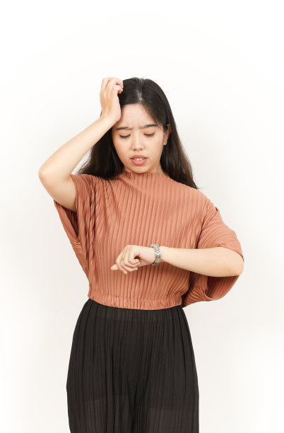 看《隔离在白色背景上的美丽亚洲女人》图片下载