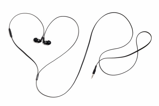 黑色耳机，在白色背景下听音乐。图片下载