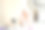 年轻女子头戴毛巾，对着镜子涂嘴唇。图片下载